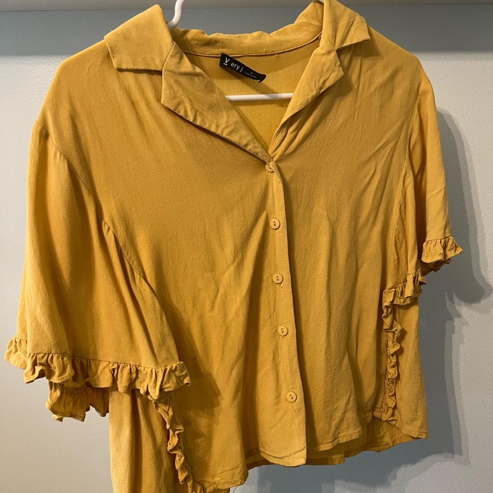 Size small mustard yellow blouse. Brand: Very j. Great condition. From roolee.